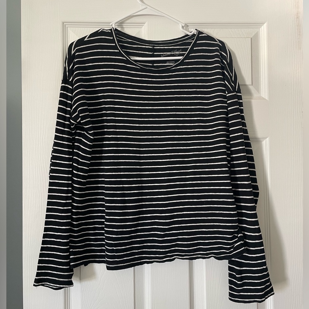Universal Thread Black & White Striped Long Sleeve Tee